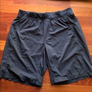 Black lulu shorts in good shape for sale!